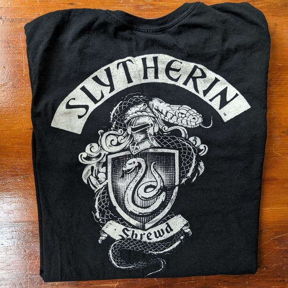 Harry Potter Slytherin set - Officially Licensed - includes socks, hat, & shirt - Picture 8 of 9